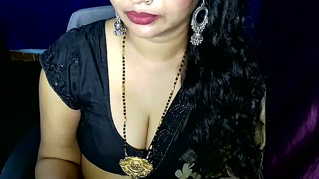 Snapshot of QUEEN_SAKHI- chatting on 06/27/26, 12:44 QUEEN SAKHI- online show from 06/27/26, 12:44