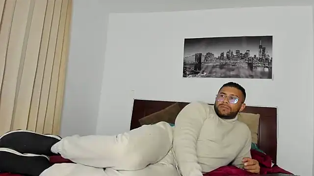 Snapshot of AntonyDAngelo25 chatting on 03/18/26, 02:58 AntonyDAngelo25 online show from 03/18/26, 02:58