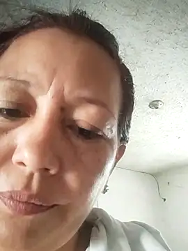 Snapshot of marinita13 chatting on 09/19/25, 02:40 marinita13 online show from 09/19/25, 02:40