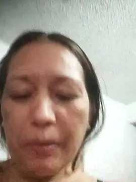 Snapshot of marinita13 chatting on 10/18/25, 12:35 marinita13 online show from 10/18/25, 12:35