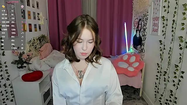 Snapshot of LanaRoselle chatting on 03/06/26, 09:33 LanaRoselle online show from 03/06/26, 09:33