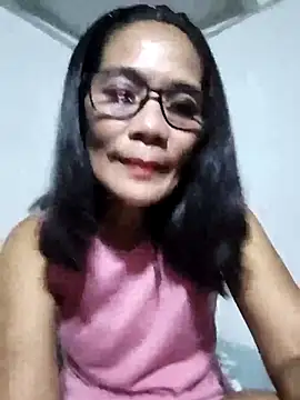 Snapshot of ImYourWoman_55 chatting on 04/30/26, 01:39 ImYourWoman 55 online show from 04/30/26, 01:39