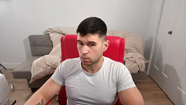 Snapshot of Sand0w chatting on 11/13/25, 09:14 Sand0w online show from 11/13/25, 09:14