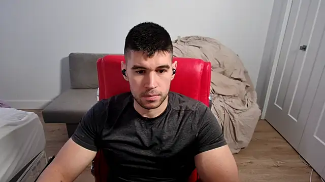 Snapshot of Sand0w chatting on 11/24/25, 07:13 Sand0w online show from 11/24/25, 07:13