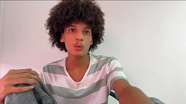 Snapshot of Max_Rain chatting on 10/28/25, 07:27 Max Rain online show from 10/28/25, 07:27