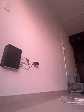 Snapshot of Max_Rain chatting on 11/22/25, 03:44 Max Rain online show from 11/22/25, 03:44