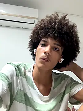 Snapshot of Max_Rain chatting on 12/02/25, 03:45 Max Rain online show from 12/02/25, 03:45