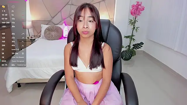 July Adams online show from 10/05/25, 04:11