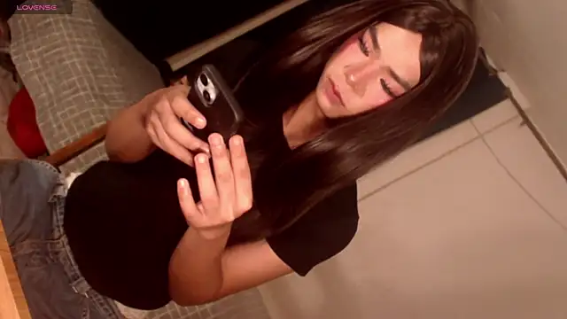 Snapshot of Sasha_blade chatting on 04/11/26, 04:17 Sasha blade online show from 04/11/26, 04:17