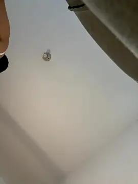 Chloe Leaozinho online show from 11/10/25, 09:25