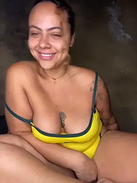 Chloe Leaozinho online show from 05/03/26, 11:05