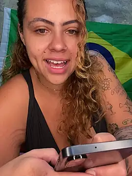 Snapshot of Chloe_Leaozinho chatting on 06/14/26, 02:41 Chloe Leaozinho online show from 06/14/26, 02:41