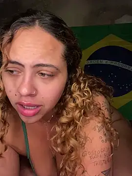 Snapshot of Chloe_Leaozinho chatting on 06/20/26, 01:52 Chloe Leaozinho online show from 06/20/26, 01:52