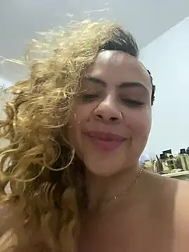 Snapshot of Chloe_Leaozinho chatting on 07/14/26, 02:05 Chloe Leaozinho online show from 07/14/26, 02:05
