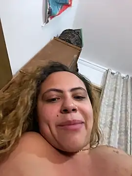 Snapshot of Chloe_Leaozinho chatting on 07/15/26, 01:44 Chloe Leaozinho online show from 07/15/26, 01:44