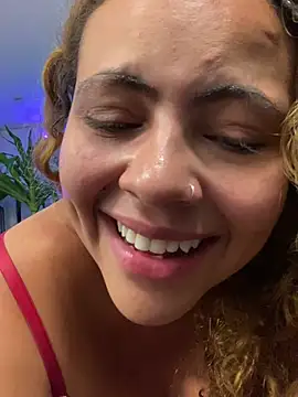 Snapshot of Chloe_Leaozinho chatting on 07/31/26, 04:12 Chloe Leaozinho online show from 07/31/26, 04:12
