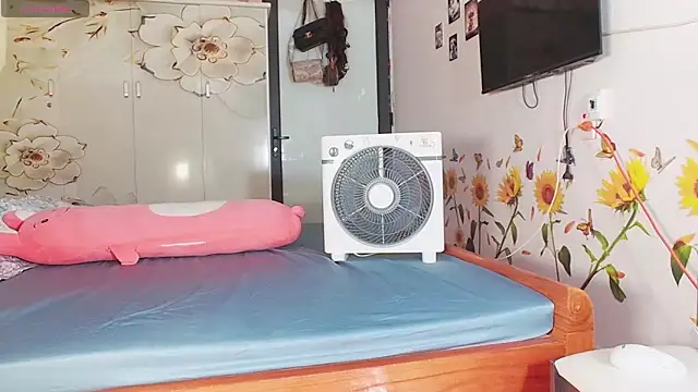 lyly asian online show from 04/24/26, 12:57