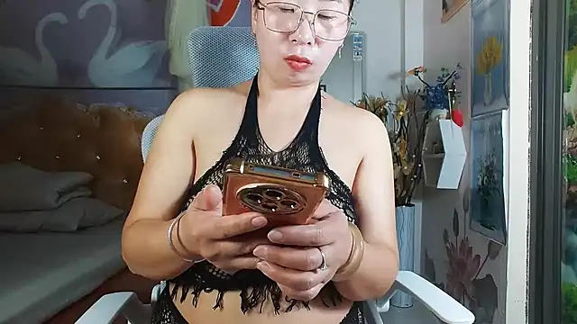 Snapshot of lyly_asian chatting on 07/02/26, 03:23 lyly asian online show from 07/02/26, 03:23