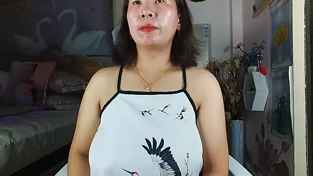 Snapshot of lyly_asian chatting on 07/25/26, 02:14 lyly asian online show from 07/25/26, 02:14
