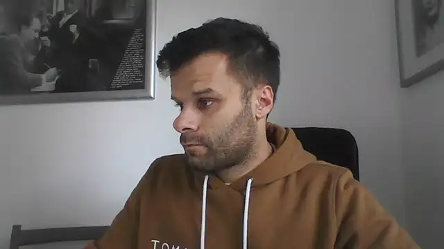 Snapshot of FROCETTO93 chatting on 10/31/25, 01:56 FROCETTO93 online show from 10/31/25, 01:56