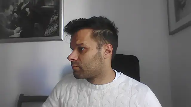 Snapshot of FROCETTO93 chatting on 11/04/25, 01:32 FROCETTO93 online show from 11/04/25, 01:32