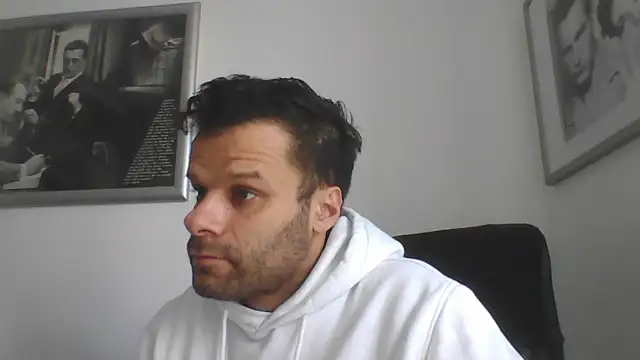 Snapshot of FROCETTO93 chatting on 12/19/25, 01:18 FROCETTO93 online show from 12/19/25, 01:18