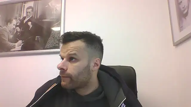 Snapshot of FROCETTO93 chatting on 02/12/26, 12:44 FROCETTO93 online show from 02/12/26, 12:44