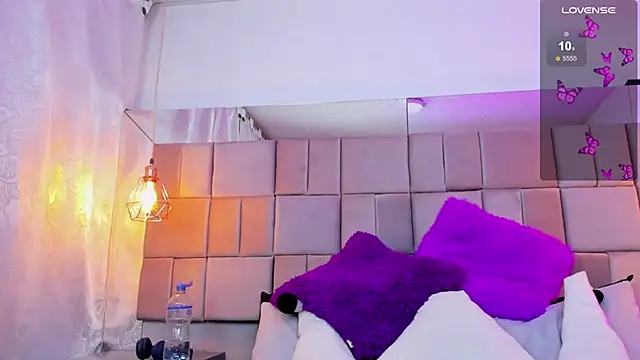 antoneella jones online show from 12/01/25, 07:41