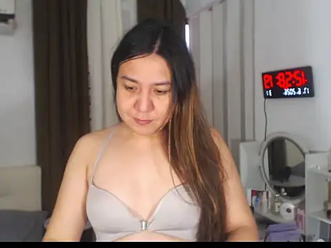 stellahugeX online show from 06/17/26, 04:59