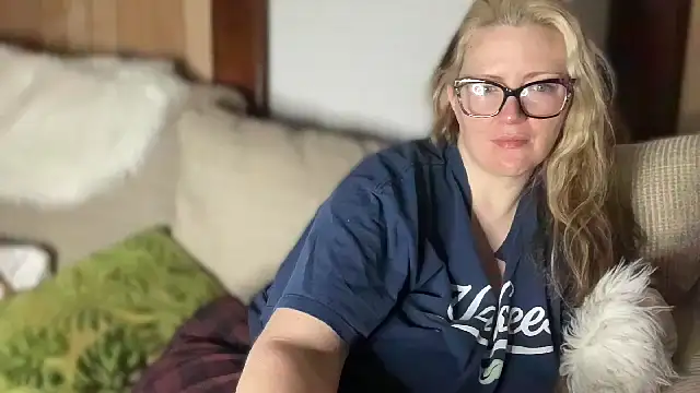 Snapshot of PefectNipz chatting on 12/19/25, 09:49 PefectNipz online show from 12/19/25, 09:49