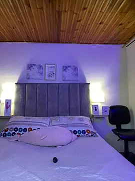 juliana-mancini online show from 10/25/25, 05:51