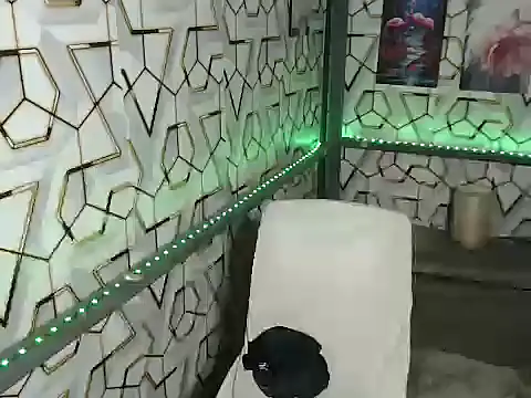 Snapshot of darryl_hugecok chatting on 09/14/25, 12:10 darryl hugecok online show from 09/14/25, 12:10