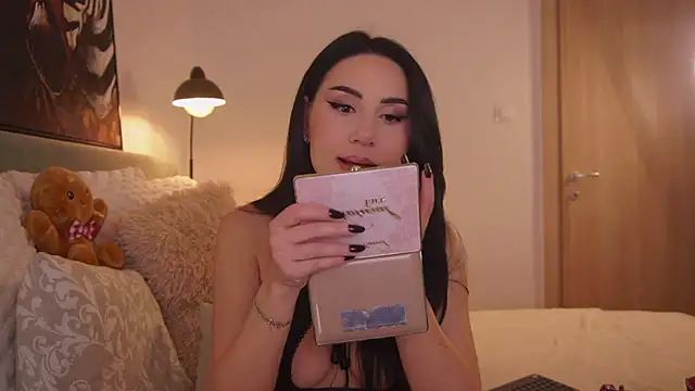 Snapshot of LauLaveau chatting on 01/10/26, 06:20 LauLaveau online show from 01/10/26, 06:20