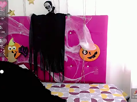 sara arias00 online show from 10/29/25, 01:24