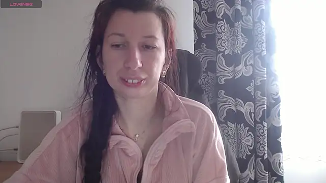 Snapshot of RosieHayes chatting on 11/25/25, 09:31 RosieHayes online show from 11/25/25, 09:31