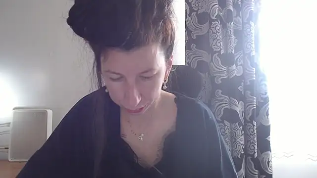 Snapshot of RosieHayes chatting on 11/26/25, 08:37 RosieHayes online show from 11/26/25, 08:37