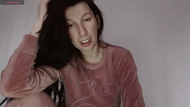 Snapshot of RosieHayes chatting on 02/07/26, 12:53 RosieHayes online show from 02/07/26, 12:53