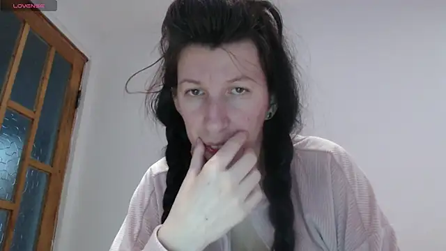 Snapshot of RosieHayes chatting on 03/24/26, 11:15 RosieHayes online show from 03/24/26, 11:15