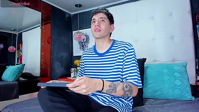 Matteo12  online show from 10/22/25, 03:18