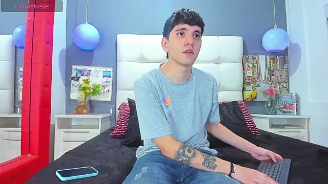 Matteo12  online show from 10/28/25, 02:59