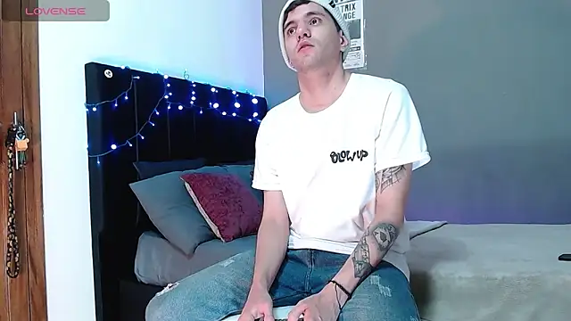 Matteo12  online show from 12/02/25, 08:04