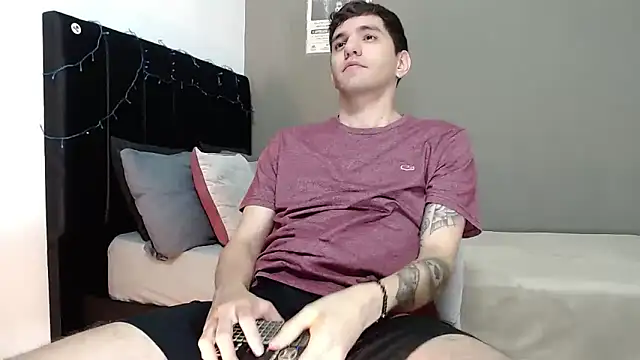 Matteo12  online show from 12/16/25, 04:28