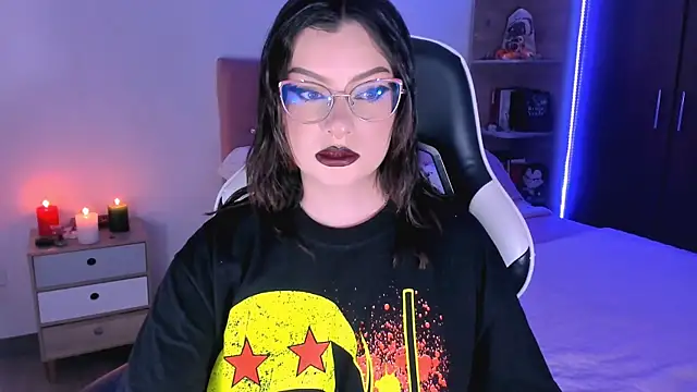 OphelianaRose33 online show from 10/17/25, 07:49