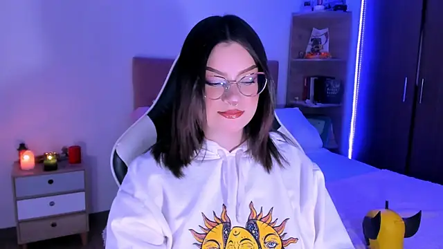 OphelianaRose33 online show from 11/18/25, 10:14