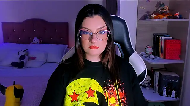 OphelianaRose33 online show from 02/21/26, 10:00