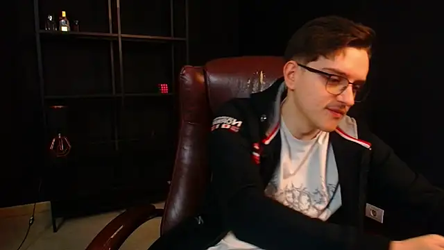 Snapshot of FelixStarkk chatting on 04/24/26, 04:26 FelixStarkk online show from 04/24/26, 04:26