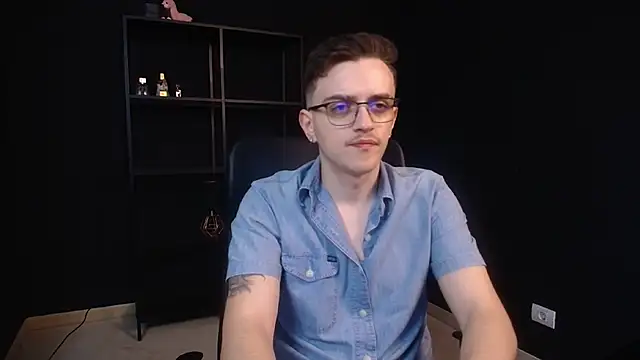 Snapshot of FelixStarkk chatting on 05/17/26, 05:49 FelixStarkk online show from 05/17/26, 05:49