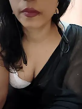 Snapshot of Divya_Bharti chatting on 11/08/25, 04:40 Divya Bharti online show from 11/08/25, 04:40