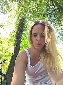 Snapshot of SexyMilf_37 chatting on 05/29/26, 10:35 SexyMilf 37 online show from 05/29/26, 10:35