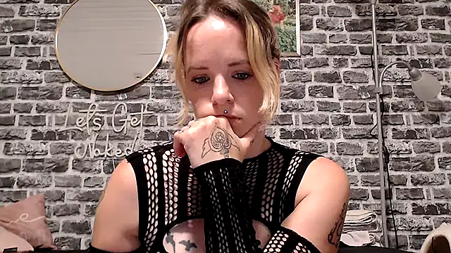 Snapshot of SexyMilf_37 chatting on 06/03/26, 07:30 SexyMilf 37 online show from 06/03/26, 07:30